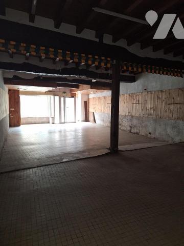 VIC-FEZENSAC, immeuble avec local commercial .