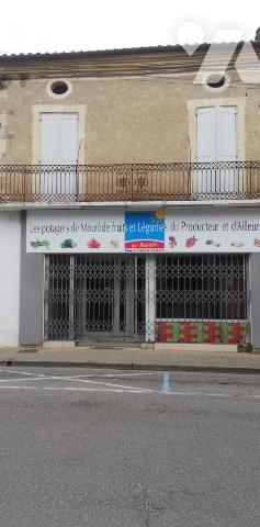 VIC-FEZENSAC, immeuble avec local commercial .