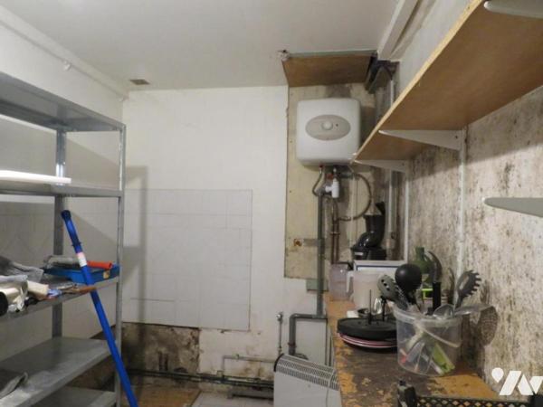 VIC-FEZENSAC, immeuble avec local commercial .