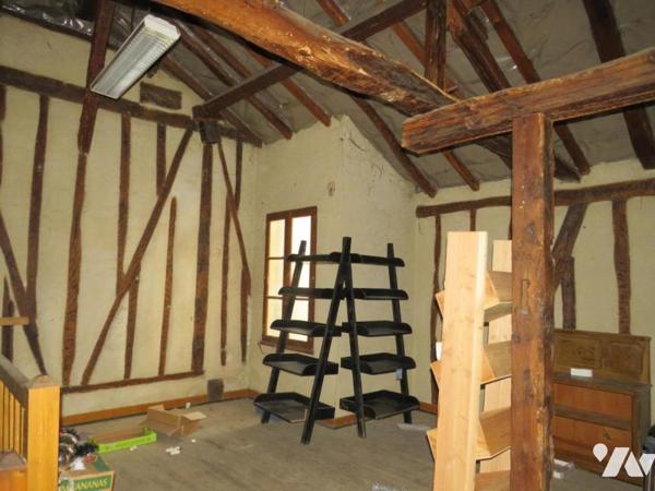 VIC-FEZENSAC, immeuble avec local commercial .