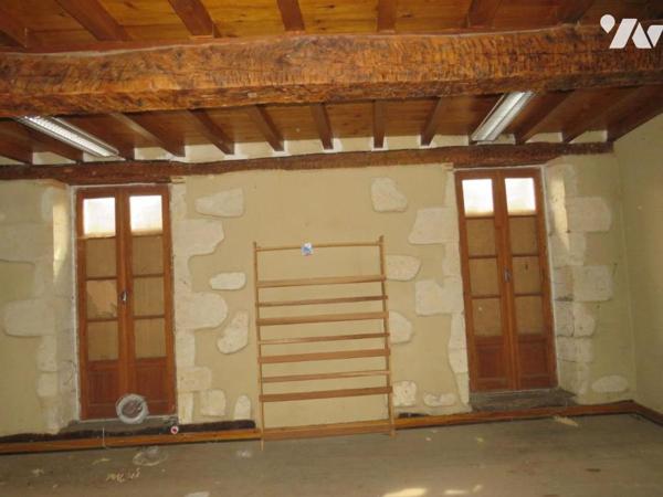 VIC-FEZENSAC, immeuble avec local commercial .