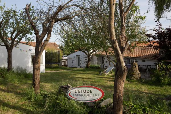LES MOUTIERS, LA CAMPAGNE A LA MER : ensemble de 135 m² habitables sur 511 m² de terrain