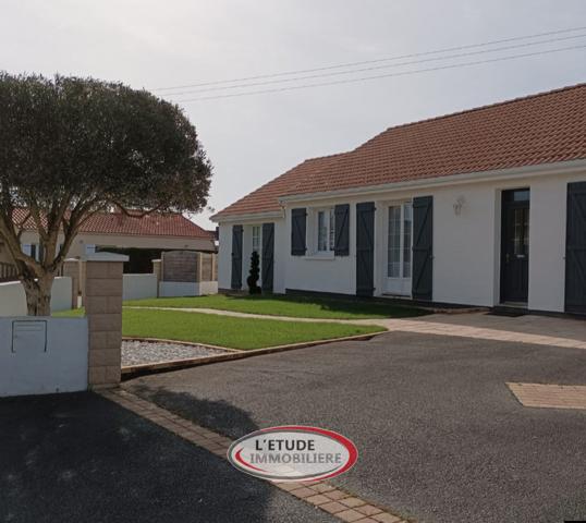 STE PAZANNE BOURG : plain pied 127 m², 4 chambres, 2 garages, terrasse et dépendance sur 791 m² de parcelle !