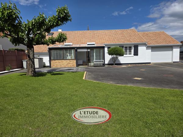 STE PAZANNE BOURG : plain pied 127 m², 4 chambres, 2 garages, terrasse et dépendance sur 791 m² de parcelle !