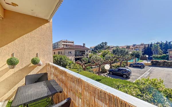 Appartement à vendre    1 pièce •  Fréjus