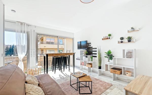 Appartement à vendre    1 pièce •  Fréjus