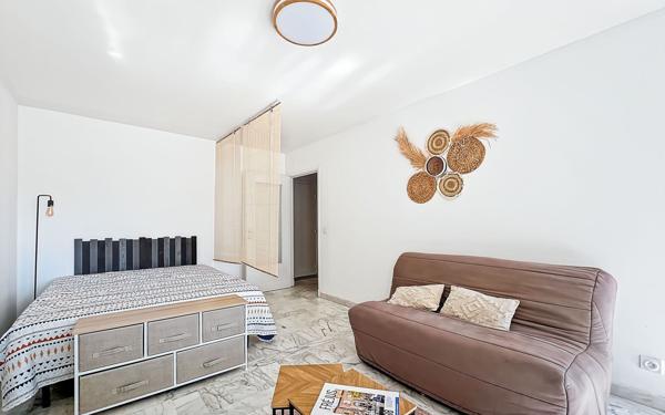 Appartement à vendre    1 pièce •  Fréjus