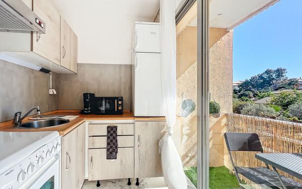 Appartement à vendre    1 pièce •  Fréjus