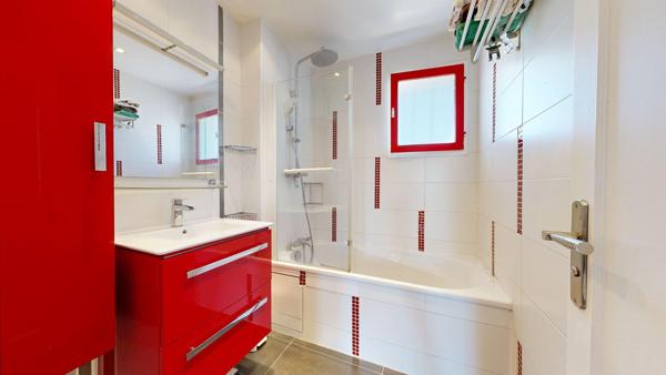 Maison Vaureal 115 m2 INDIVIDUELLE avec 5 chambres garage terrain.
