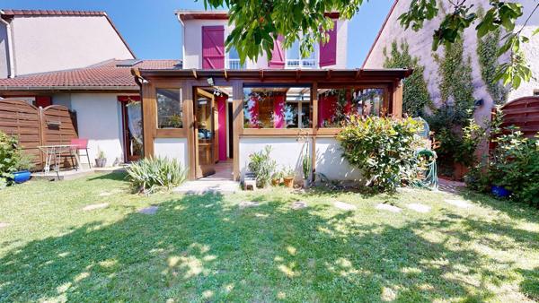 Maison Vaureal 115 m2 INDIVIDUELLE avec 5 chambres garage terrain.