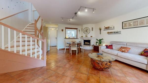 Maison Vaureal 115 m2 INDIVIDUELLE avec 5 chambres garage terrain.