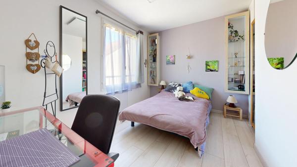 Maison Vaureal 115 m2 INDIVIDUELLE avec 5 chambres garage terrain.