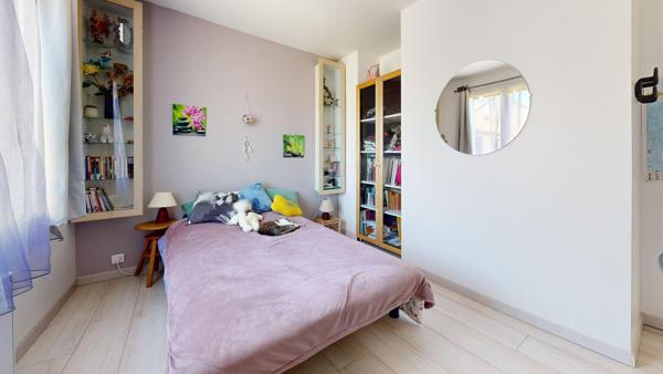 Maison Vaureal 115 m2 INDIVIDUELLE avec 5 chambres garage terrain.