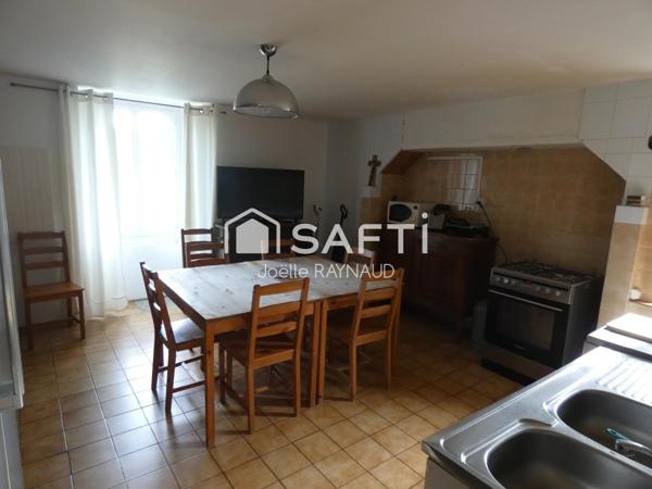 Charmante maison en pierre avec dépendances et fort potentiel.