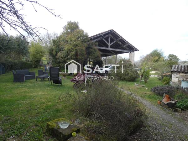 Charmante maison en pierre avec dépendances et fort potentiel.