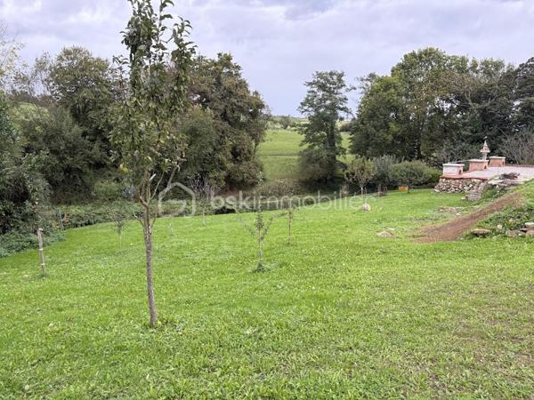 Terrain de 3 042 m²