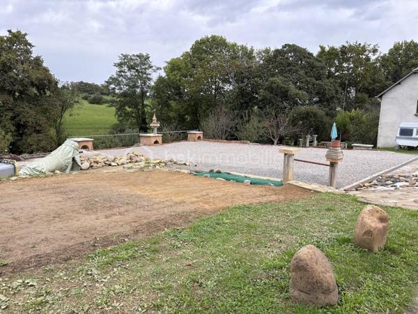 Terrain de 3 042 m²