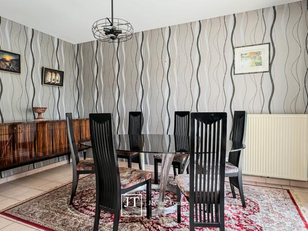 Maison
                                                                                                                                                                                                                                                                                                                        5 pièce(s)                                                                                                                                                                                                          4 chambre(s)                                                                                                                                                                                                          163  m²