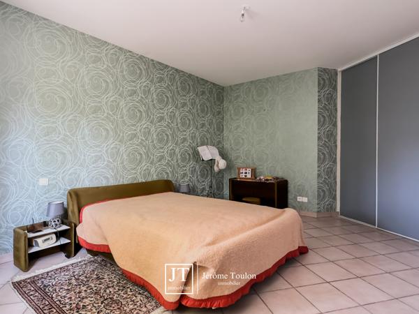 Maison
                                                                                                                                                                                                                                                                                                                        5 pièce(s)                                                                                                                                                                                                          4 chambre(s)                                                                                                                                                                                                          163  m²