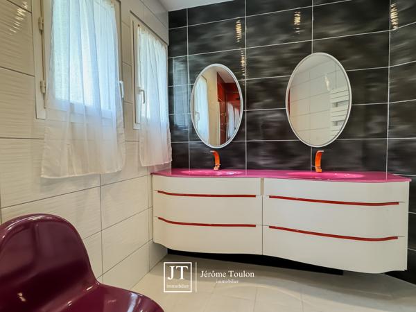 Maison
                                                                                                                                                                                                                                                                                                                        5 pièce(s)                                                                                                                                                                                                          4 chambre(s)                                                                                                                                                                                                          163  m²