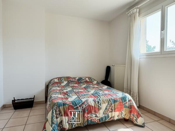 Maison
                                                                                                                                                                                                                                                                                                                        5 pièce(s)                                                                                                                                                                                                          4 chambre(s)                                                                                                                                                                                                          163  m²