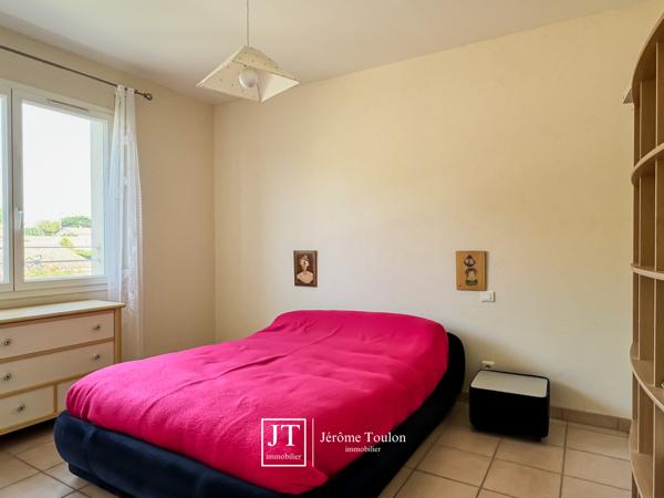 Maison
                                                                                                                                                                                                                                                                                                                        5 pièce(s)                                                                                                                                                                                                          4 chambre(s)                                                                                                                                                                                                          163  m²
