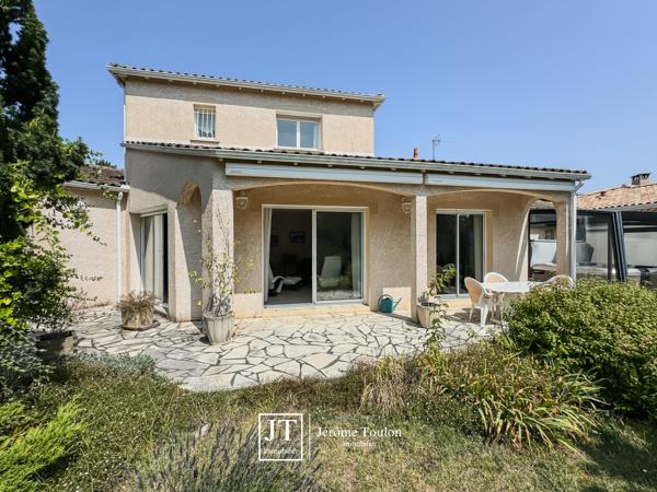 Maison
                                                                                                                                                                                                                                                                                                                        5 pièce(s)                                                                                                                                                                                                          4 chambre(s)                                                                                                                                                                                                          163  m²