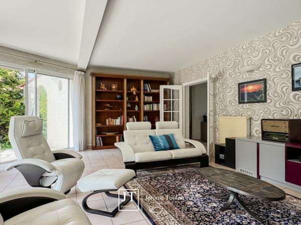 Maison
                                                                                                                                                                                                                                                                                                                        5 pièce(s)                                                                                                                                                                                                          4 chambre(s)                                                                                                                                                                                                          163  m²