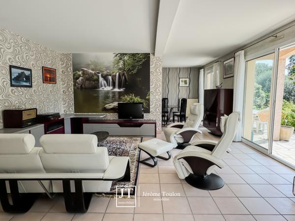 Maison
                                                                                                                                                                                                                                                                                                                        5 pièce(s)                                                                                                                                                                                                          4 chambre(s)                                                                                                                                                                                                          163  m²