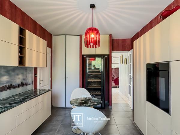 Maison
                                                                                                                                                                                                                                                                                                                        5 pièce(s)                                                                                                                                                                                                          4 chambre(s)                                                                                                                                                                                                          163  m²