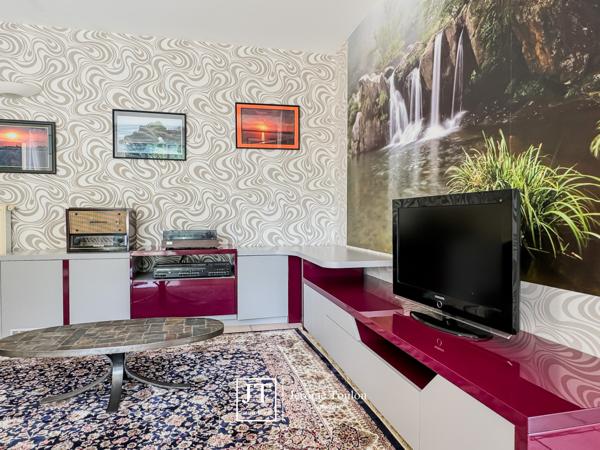 Maison
                                                                                                                                                                                                                                                                                                                        5 pièce(s)                                                                                                                                                                                                          4 chambre(s)                                                                                                                                                                                                          163  m²