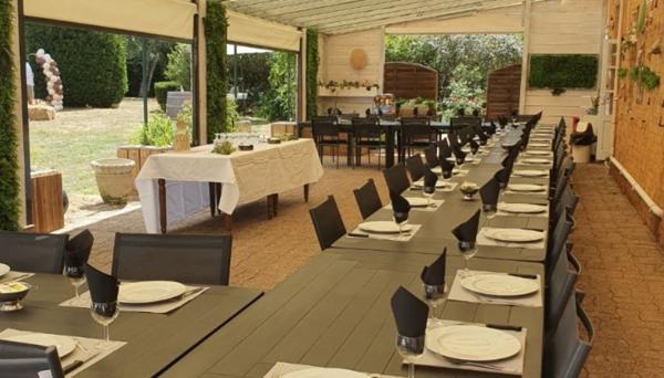 Bien rare en Aveyron : Ancien Couvent du XVIIIe Rénové en Grand Gîte & Bar Restaurant : Villefranche de panat