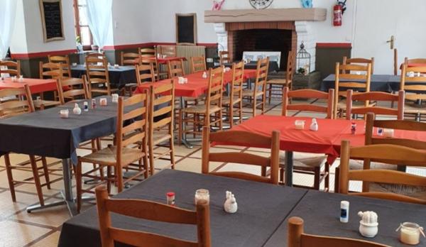 Bien rare en Aveyron : Ancien Couvent du XVIIIe Rénové en Grand Gîte & Bar Restaurant : Villefranche de panat