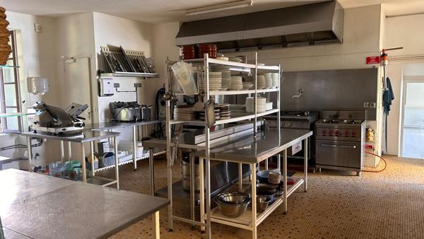 Bien rare en Aveyron : Ancien Couvent du XVIIIe Rénové en Grand Gîte & Bar Restaurant : Villefranche de panat