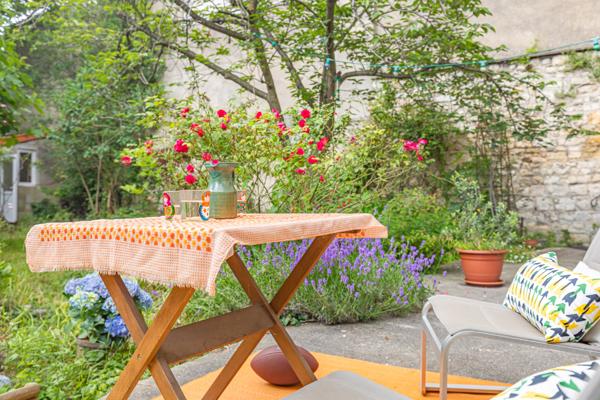 Atypique - Duplex avec grand jardin à 10 minutes du métro