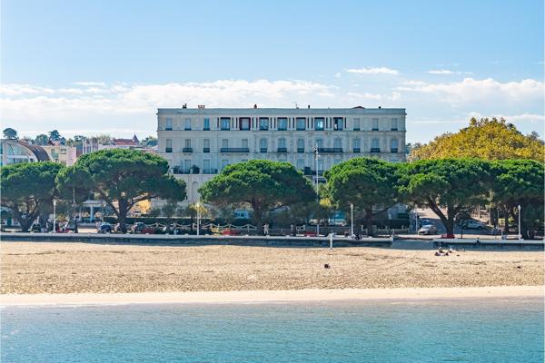 ARCACHON 1ÈRE LIGNE ! T3 d'exception en hyper centre, 95 m2, dernier étage, balcon vue Bassin, parking !