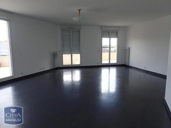 Appartement à louer 4 pièces 137.2m²