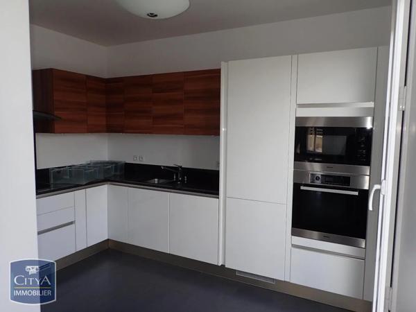 Appartement à louer 4 pièces 137.2m²