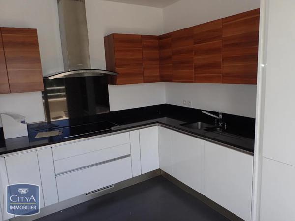 Appartement à louer 4 pièces 137.2m²