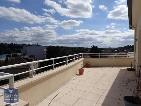 Appartement à louer 4 pièces 137.2m²