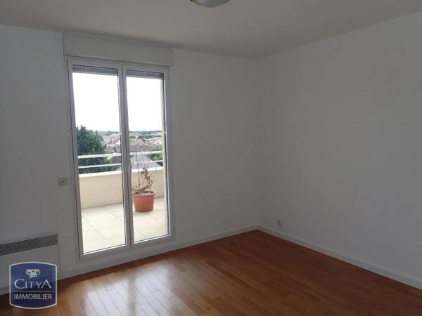 Appartement à louer 4 pièces 137.2m²