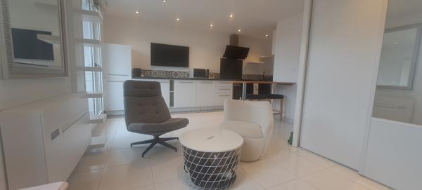 Blagnac (31700) BEAU STUDIO COSY RENOVE DE 32 M² AVEC BALCON