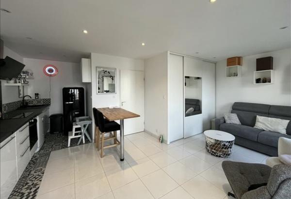 Blagnac (31700) BEAU STUDIO COSY RENOVE DE 32 M² AVEC BALCON