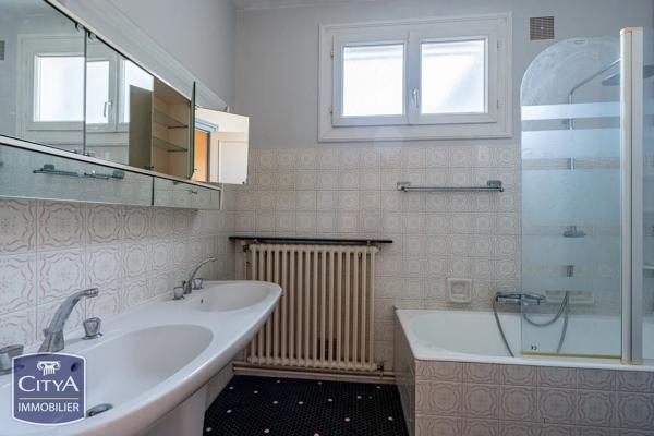 Immeuble à vendre 196.37m² Le Mans (72000)
