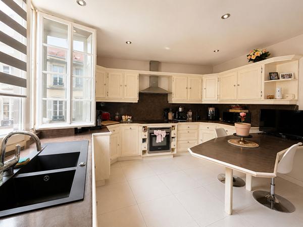 CENTRE-VILLE APPARTEMENT DE 198 M²  4 CHAMBRES - MEZZANINE - 2 PARKINGS