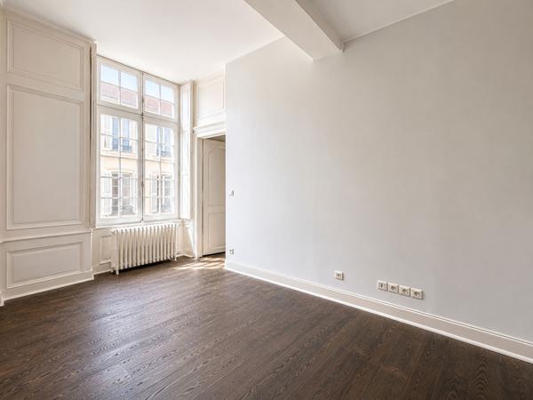 CENTRE-VILLE APPARTEMENT DE 198 M²  4 CHAMBRES - MEZZANINE - 2 PARKINGS