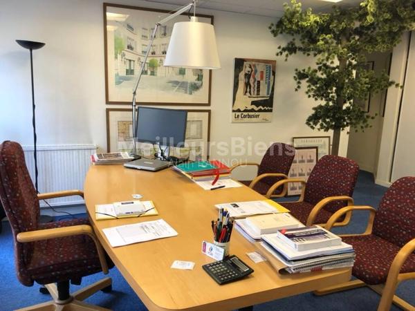 Appartement Bureau Cabinet Local commercial 52m2 avec possibilité parking quartier gare