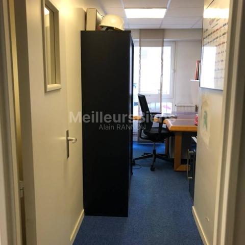 Appartement Bureau Cabinet Local commercial 52m2 avec possibilité parking quartier gare