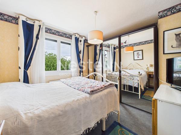 A vendre à Aurillac, quartier Baradel, Maison de type 6 d'une surface de 115 m², avec garage et jardin.