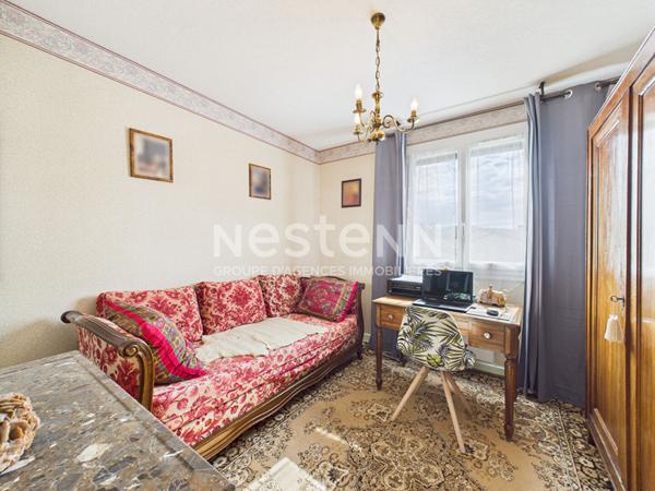 A vendre à Aurillac, quartier Baradel, Maison de type 6 d'une surface de 115 m², avec garage et jardin.